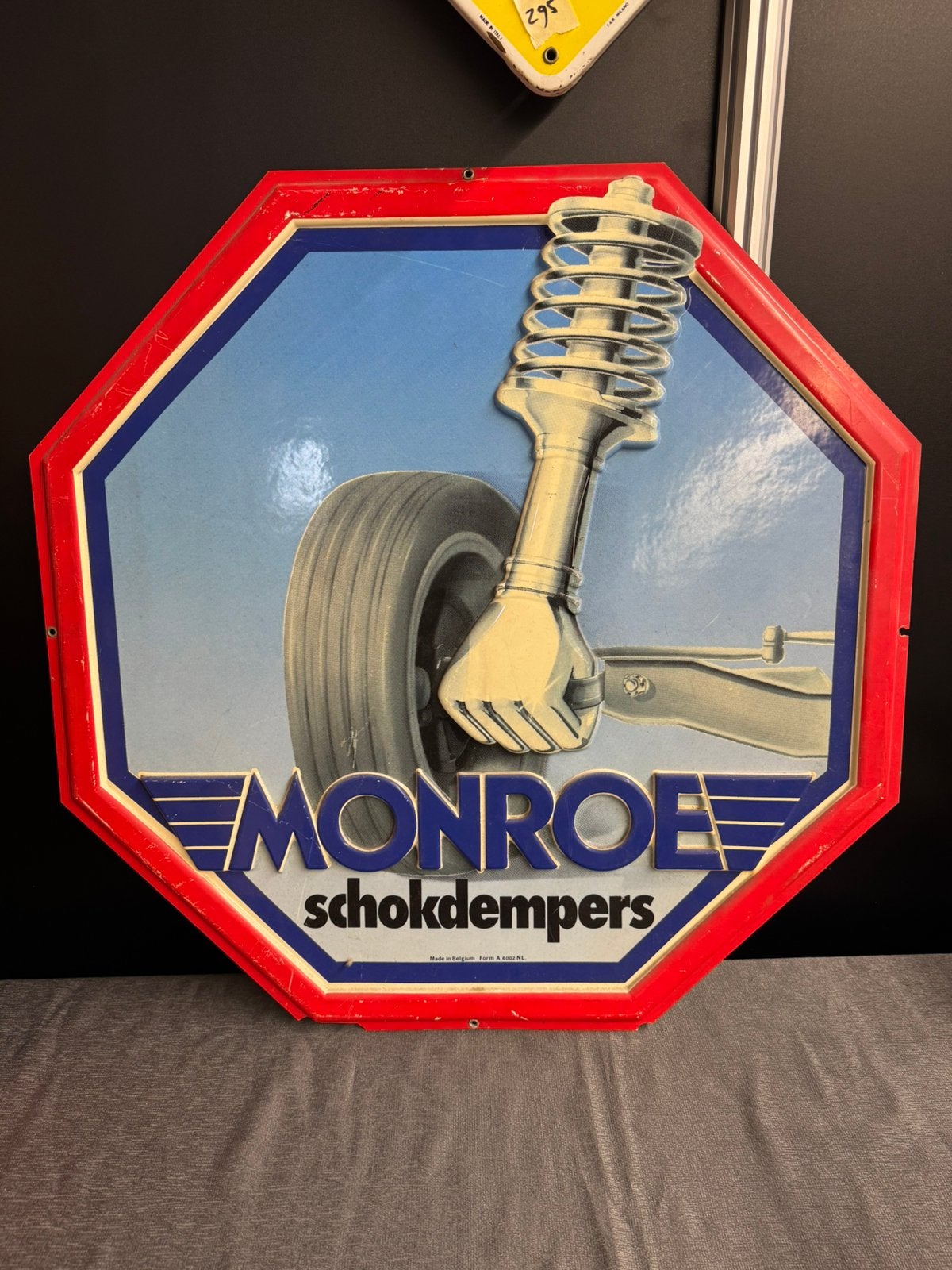 MONROE Schokbrekers reclamebord, Verzamelen, Ophalen, Reclamebord, Gebruikt, .