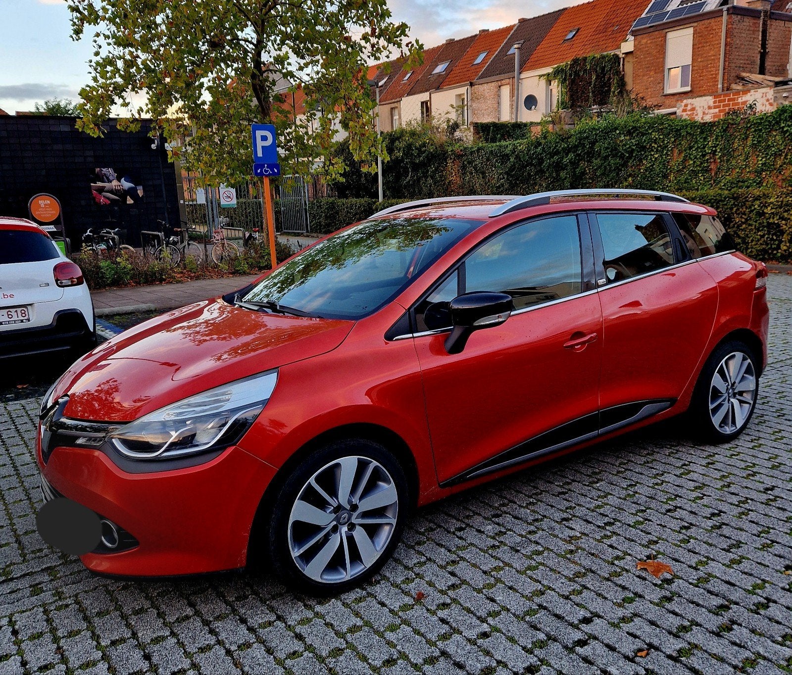 Renault Clio IV Estate 0.9 TCe Benzine met 98578 km, Auto's, Stof, Zwart, Overige kleuren, Verwarmde buitenspiegels