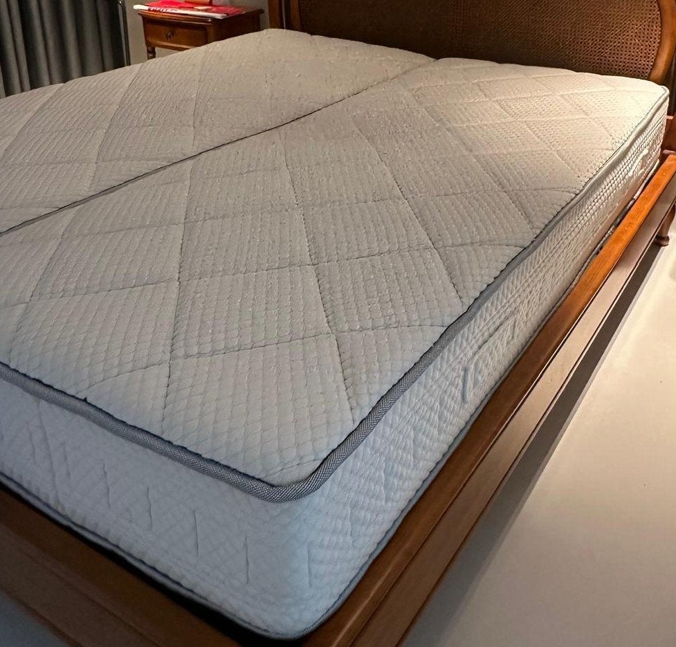 Klassiek, elegant houten bed met rotan hoofdbord - als nieuw, Comme neuf, Brun, Enlèvement, 180 cm