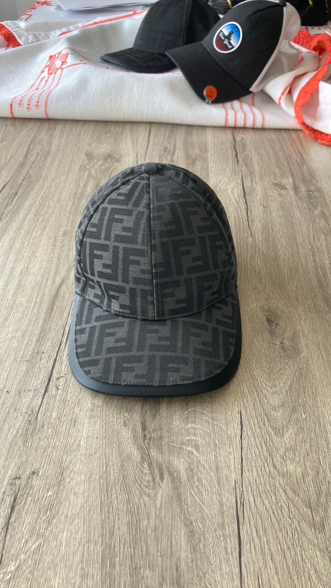Fendi pet zwart, Enlèvement ou Envoi, Comme neuf, Casquette