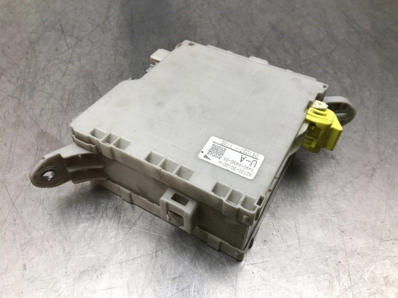 BOITIER FUSIBLES Lexus LS (F4) (|8273050150A|), Utilisé, Lexus