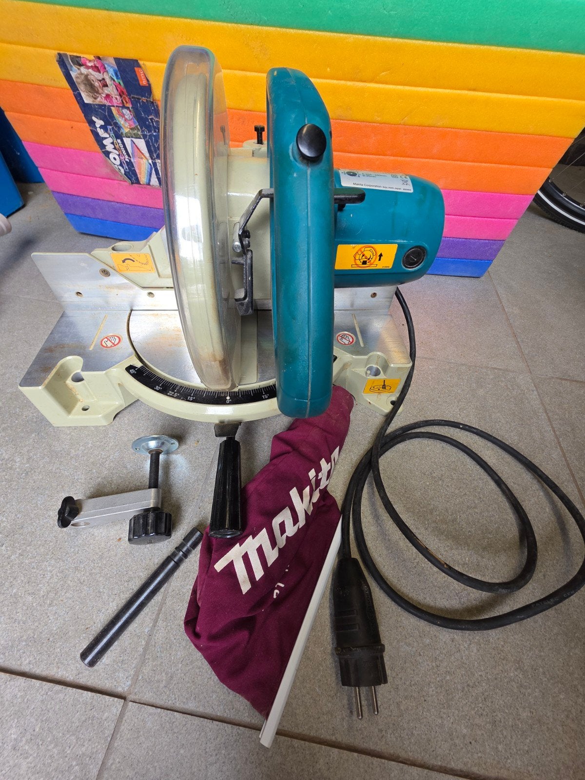 Makita afkortzaag., Ophalen of Verzenden, Zo goed als nieuw, 1200 watt of meer, Afkortzaag