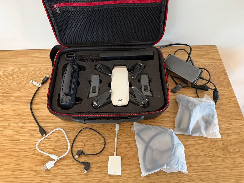 DJI Spark Alpine White Fly More Combo met 3 accu’s en koffer, TV, Hi-fi & Vidéo, Drones, Drone avec caméra, 100 à 1000 m, Vue à la première personne (FPV)