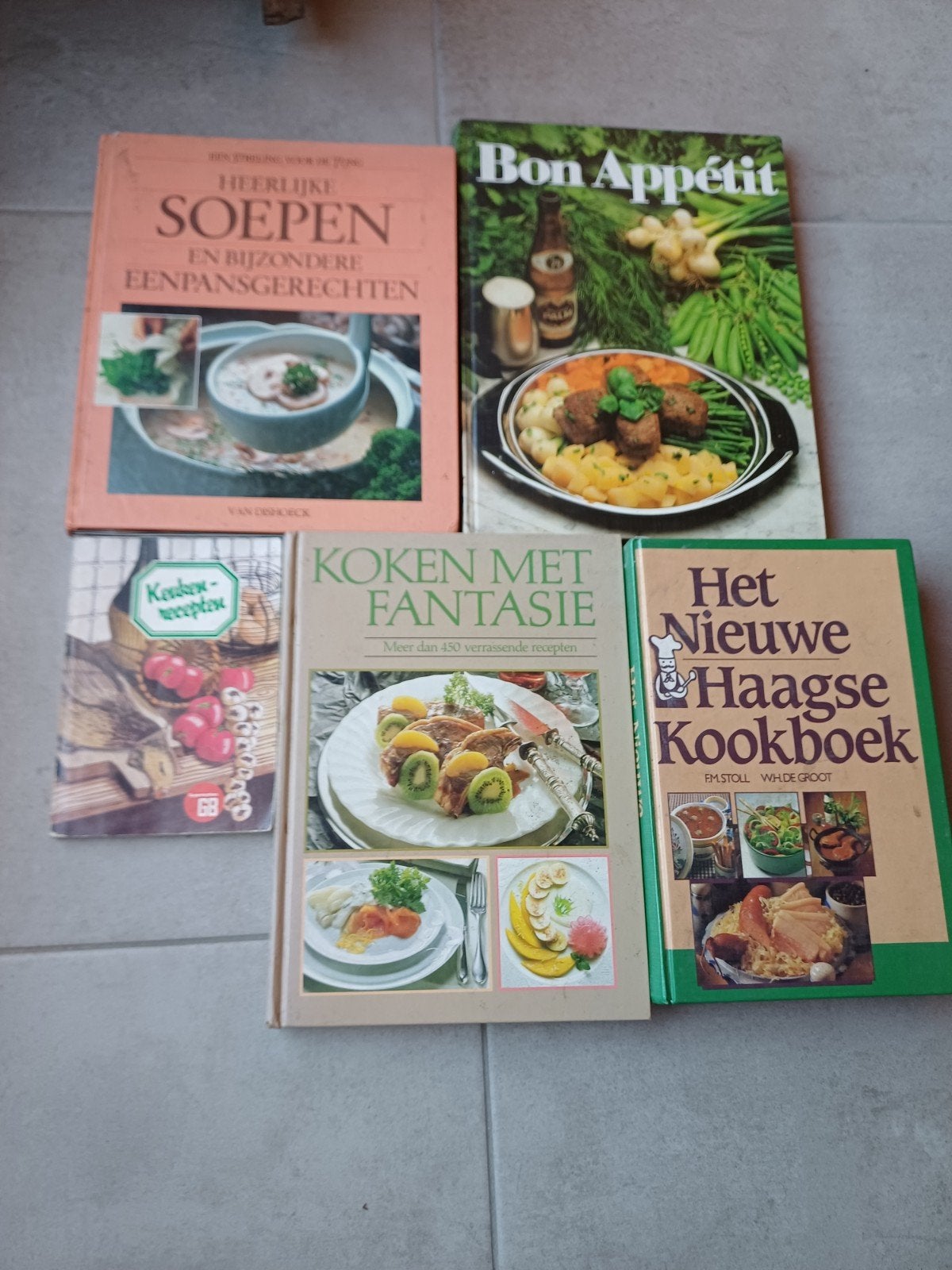 Mooie set vintage kookboeken o.a. Het Nieuwe Haagse Kookboek, Livres, Comme neuf, Enlèvement, Autres types, Pays-Bas et Belgique