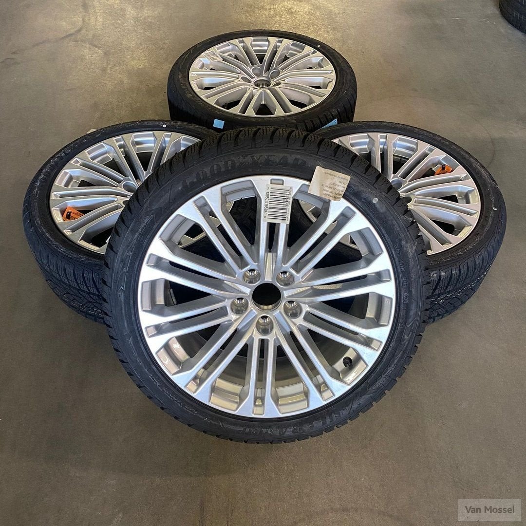 Audi A5 Goodyear Ultra Grip Performance 245/40/R18 97V, Autos : Pièces & Accessoires, Pneus & Jantes, Pneus et Jantes, Véhicule de tourisme