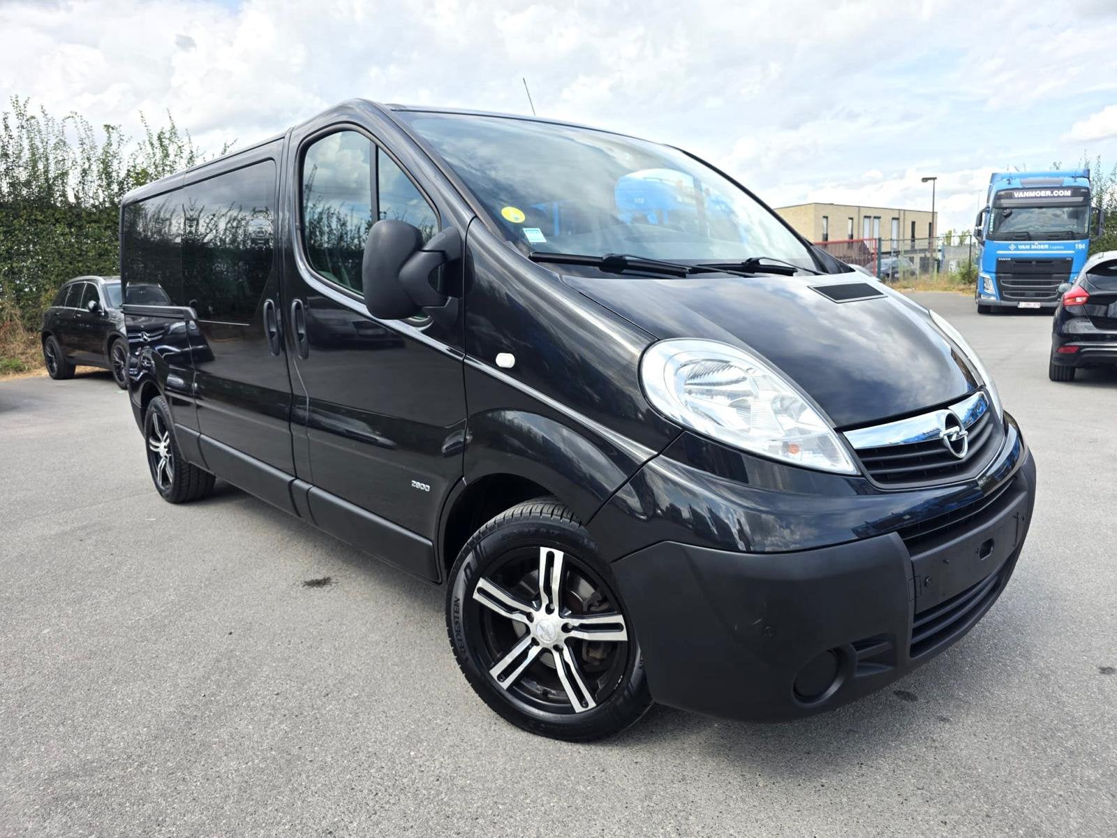 Opel Vivaro/2.0Diesel/L2H1/Dubbele Cabine/5 Zitplaatsen, Stof, 4 cilinders, Parkeersensor, Zwart