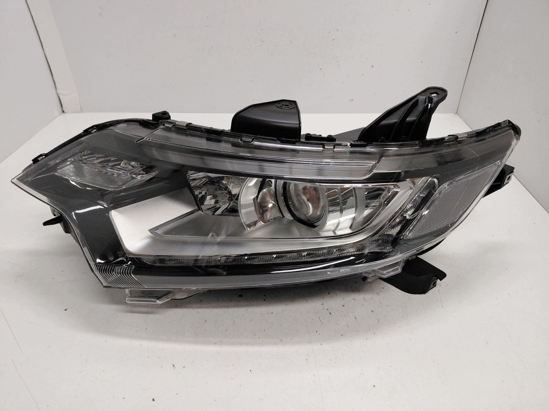 Phare gauche Mitsubishi Outlander III 8301C8, Info@mitsubishi-motors.com, Mitsubishi Motors Corporation, Utilisé, Mitsubishi