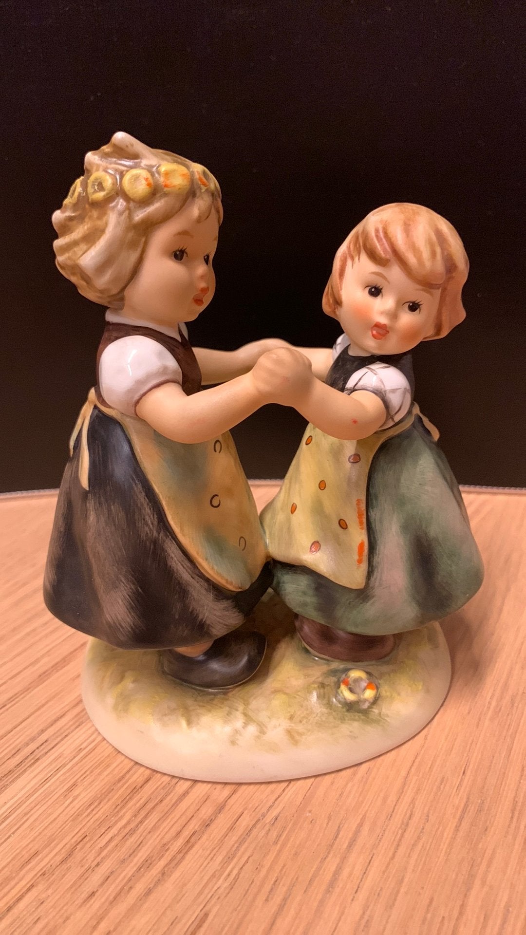 Hummel 353. Spring dance., Verzamelen, Ophalen, Zo goed als nieuw, Hummel