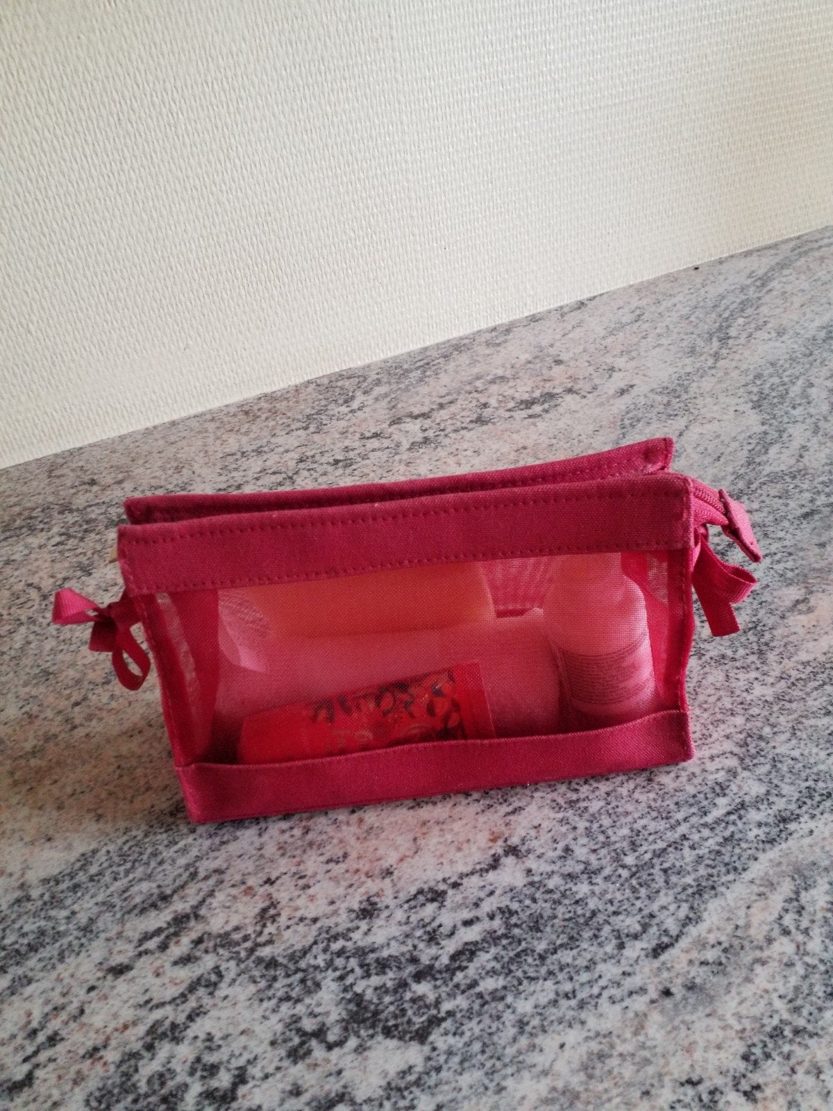 Trousse de toilette et flacon vide DIOR, Bijoux, Sacs & Beauté, Enlèvement ou Envoi, Neuf, Femme