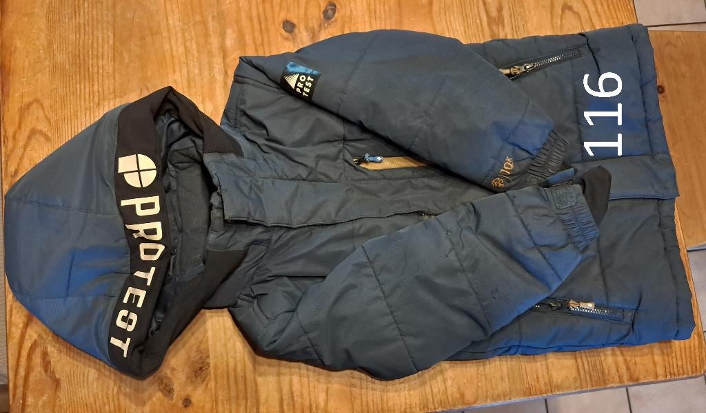 Jas Jongen Maat 110 en 116 (prijzen tussen 10 en 20 euro), Ophalen of Verzenden, Zo goed als nieuw, Jongen, Jas