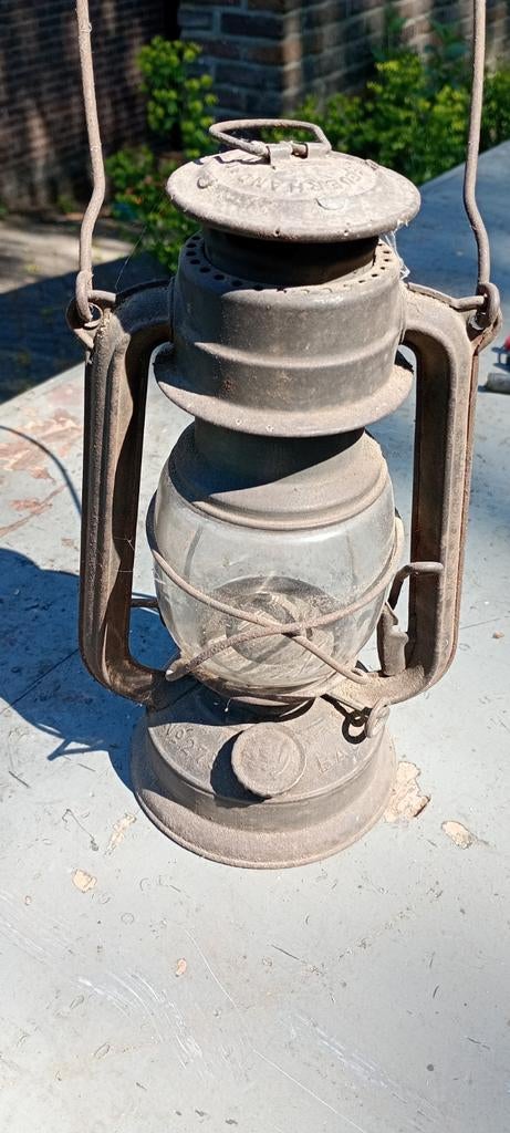 Lampe de mineur ancienne, Enlèvement