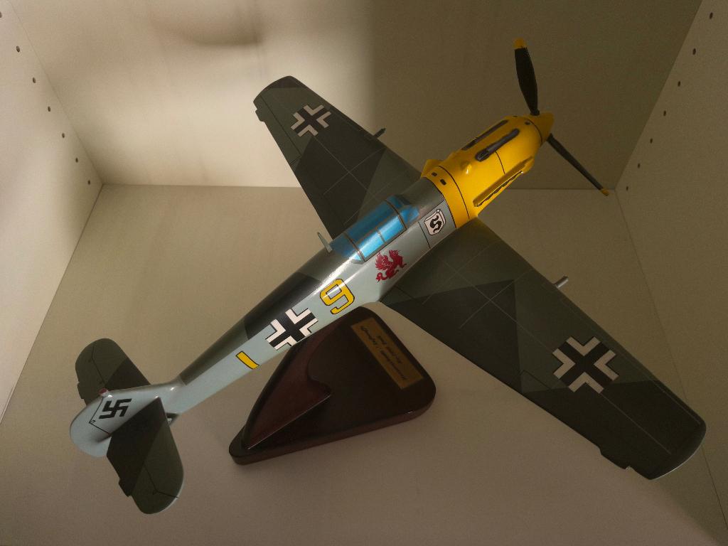maquette d'avion en bois Messerschmitt/Luftwaffe Me-109E, Hobby & Loisirs créatifs, Enlèvement ou Envoi, Comme neuf, Avion