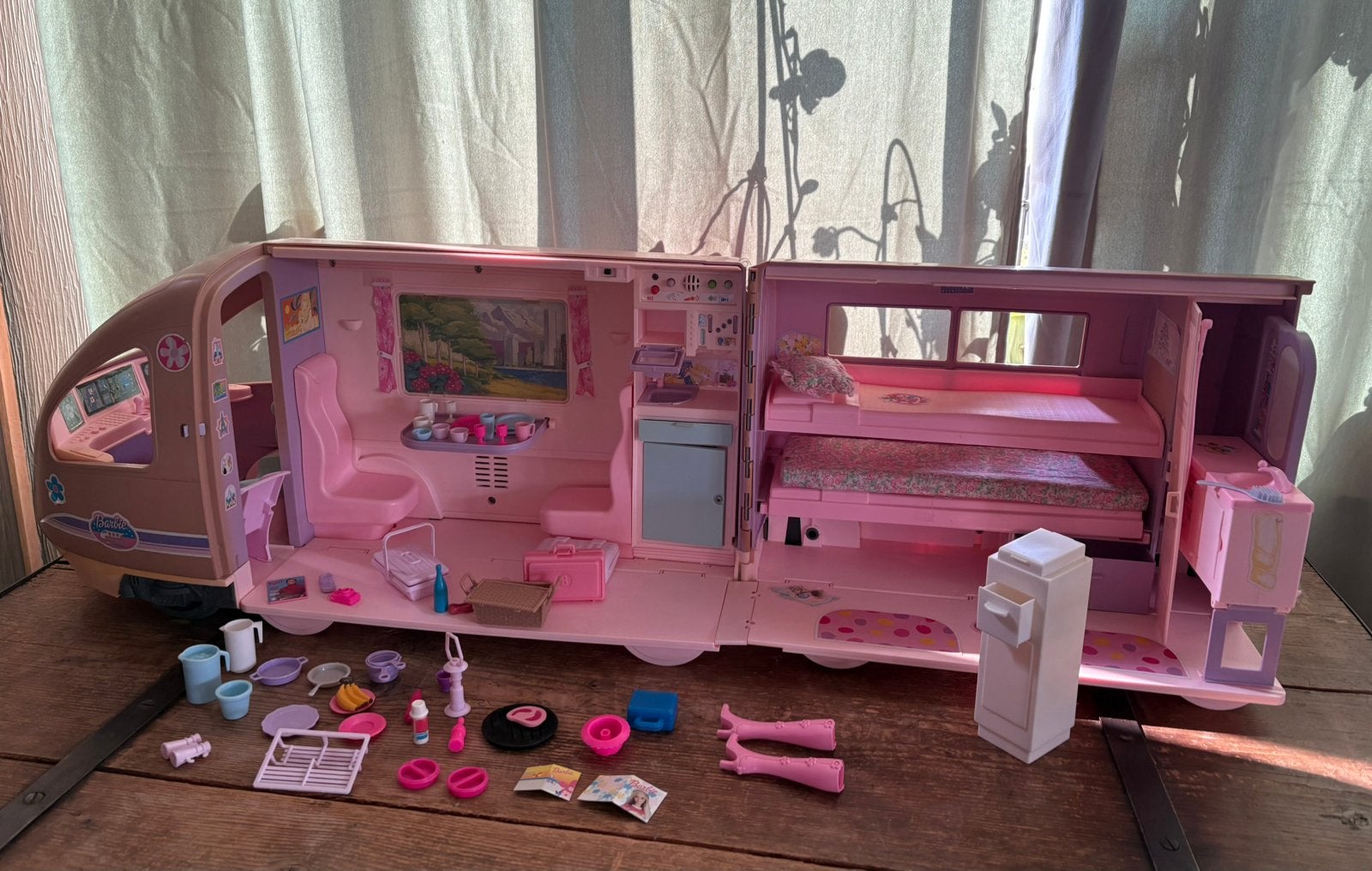 BARBIE CAMPING CAR ET ACCESSOIRES, Enlèvement, Utilisé, Barbie