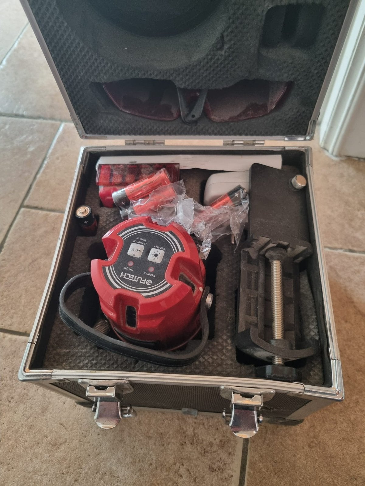 Futech laser, Doe-het-zelf en Bouw, Ophalen, Zo goed als nieuw, Afstand