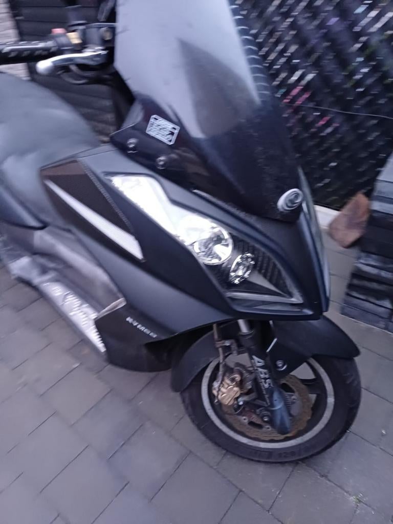Mooie moto scooter Kymco Dinkstreet 300i, Ophalen