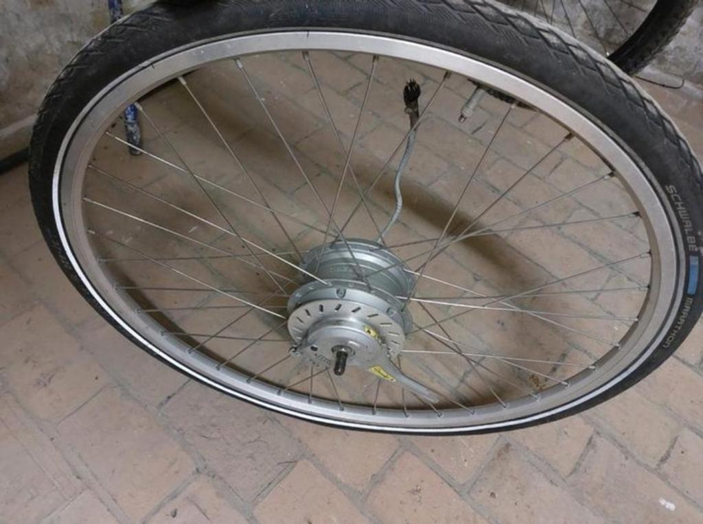Ik verkoop voorwiel motor elektrische gazelle fiets nog goed, Fietsen en Brommers, Fietsonderdelen, Ophalen, Motor