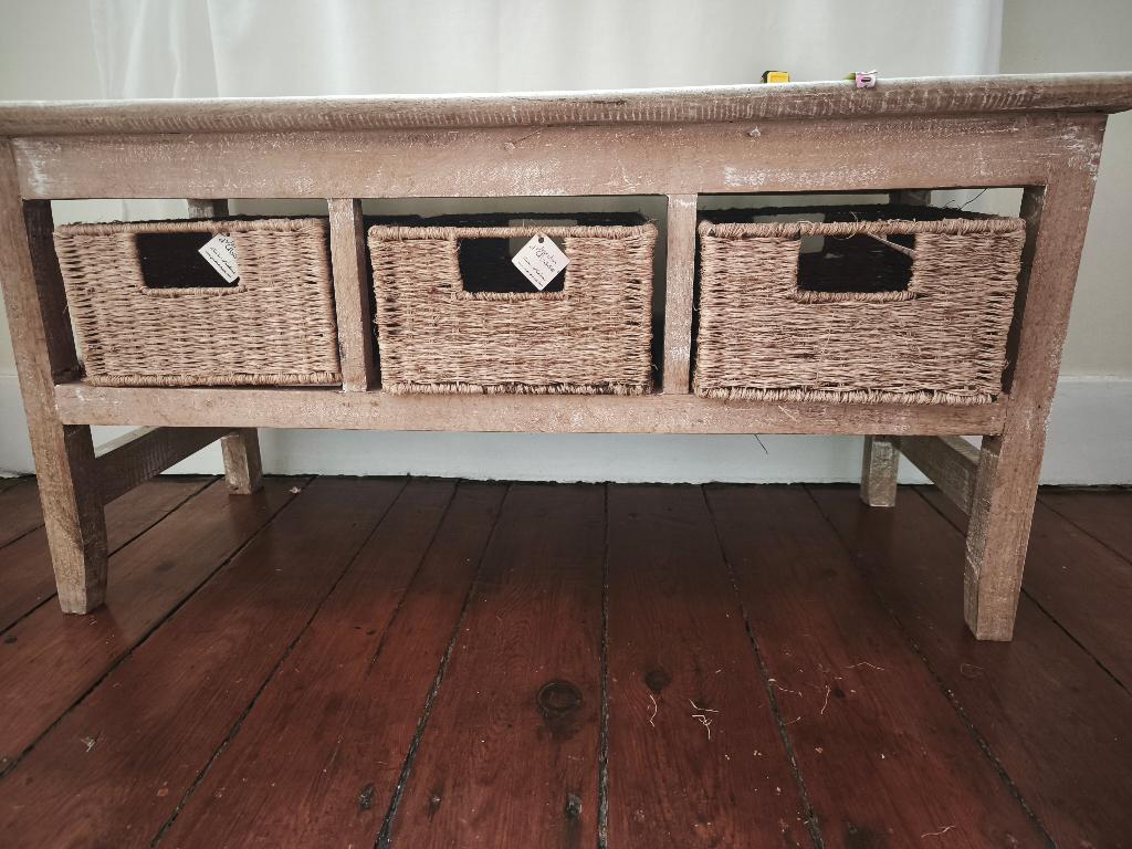 Impeccable joli petit meuble bas à 3 paniers, Enlèvement