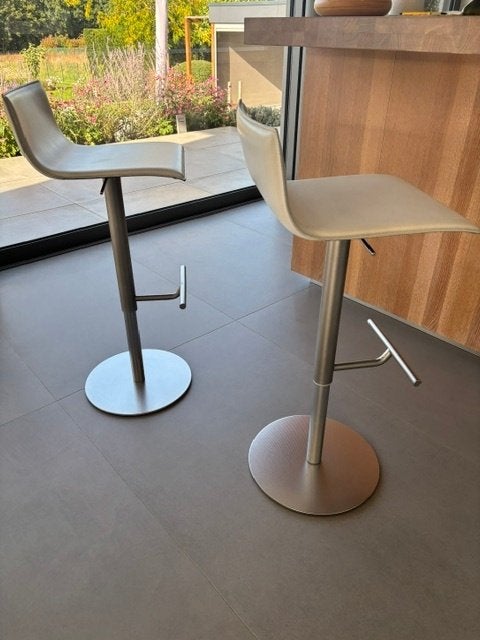 tabourets, Enlèvement, Réglable en hauteur, Comme neuf, Matériaux autres