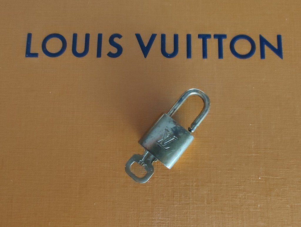 Authentiek slot+sleutel Louis Vuitton, Bijoux, Sacs & Beauté, Accessoires Autre, Enlèvement ou Envoi, Utilisé