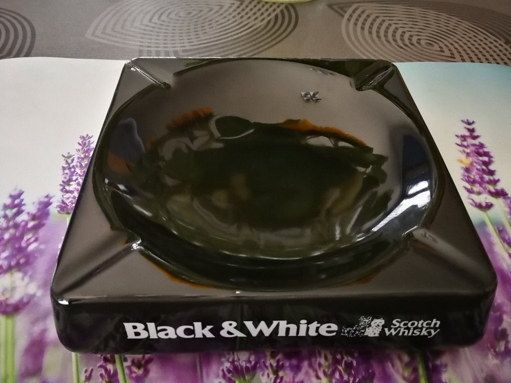 Asbak Black&White Scotch Whisky, Verzamelen, Merken en Reclamevoorwerpen, Zo goed als nieuw, Gebruiksvoorwerp, Ophalen