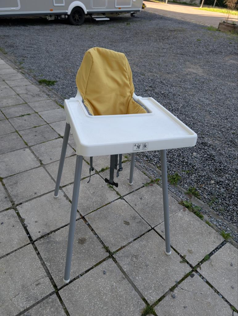 Chaise haute de chez Ikea avec housse, Enfants & Bébés, Enlèvement