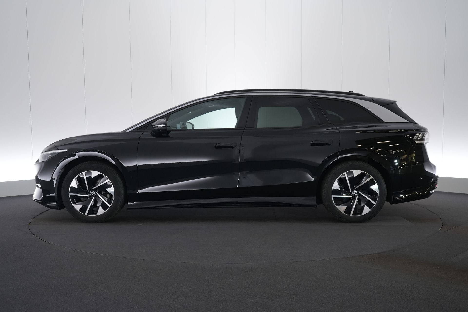 (2GKA173) VOLKSWAGEN ID.7 TOURER, Alcantara, Zwart, 5 deurs, Parkeersensor