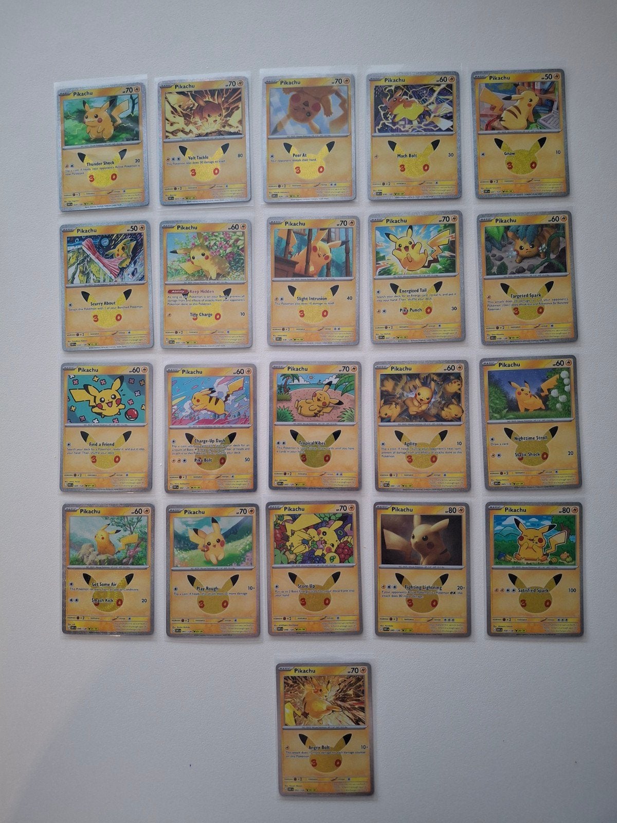 21 x Pokémon Pikachu à partir de 30 ans, Enlèvement ou Envoi, Comme neuf, Plusieurs cartes