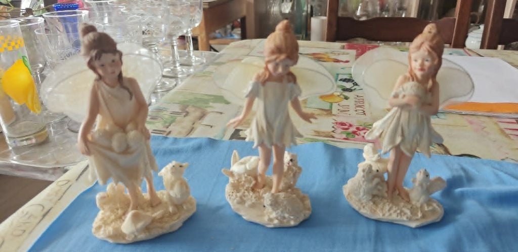 beeldjes 3 elfjes in polychroom met stoffen vleugels, Collections, Statues & Figurines, Enlèvement ou Envoi, Neuf, Fantasy