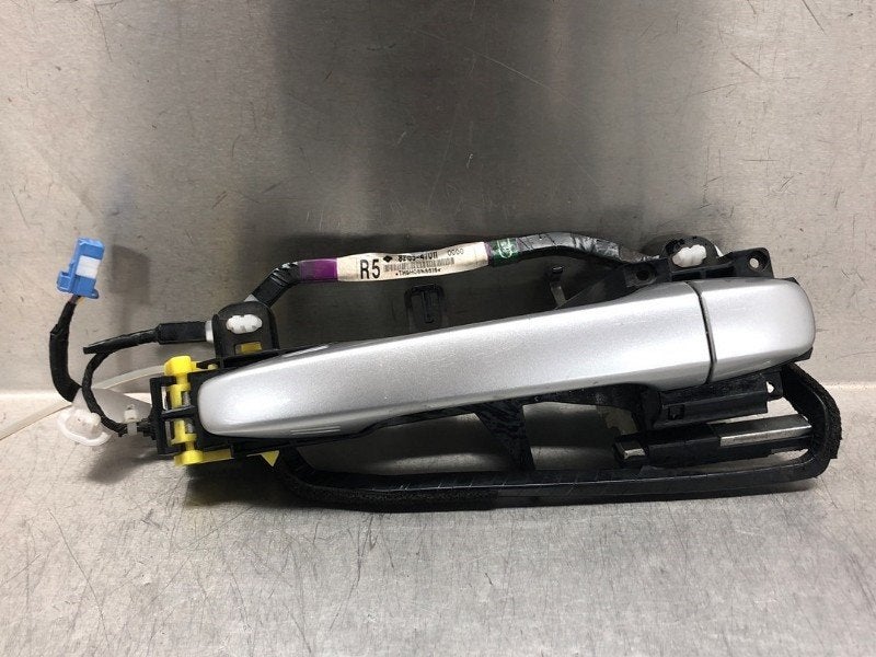 PORTIERGREEP BUITEN RECHTS VOOR Toyota Prius Plus (ZVW4), Auto-onderdelen, Gebruikt, Voor, Toyota