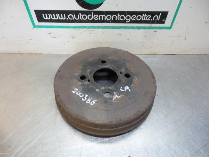 Tambour de frein arrière d'un Toyota Yaris (Yaris 1 00-), -, 3 mois de garantie, Toyota, Utilisé