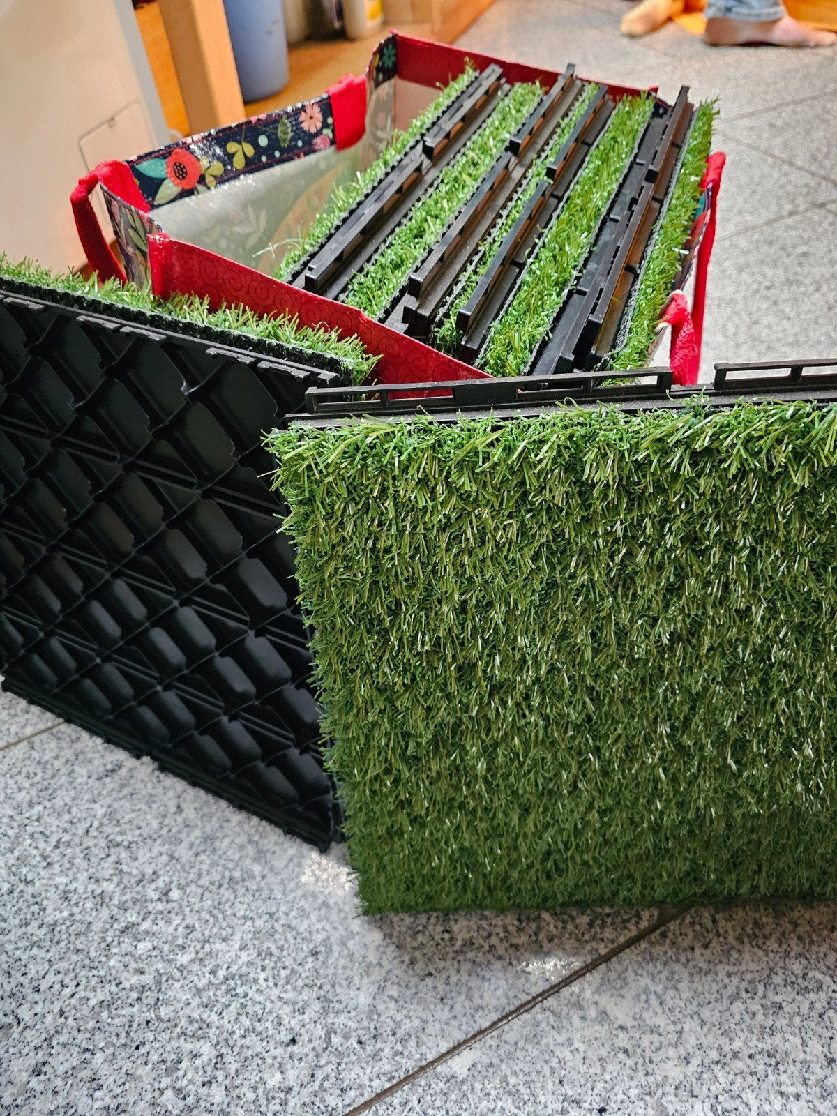 Gazon artificiel IKEA RUNNEN – 0,81 m² – 9 dalles clipsables, Jardin & Terrasse, Neuf, Moins de 10 m², Gazon artificiel