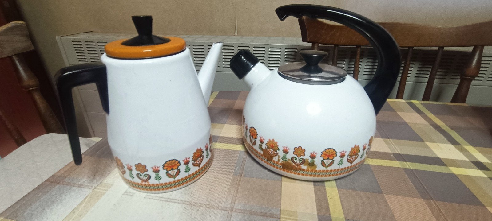 koffiepot en fluitketel, Ophalen