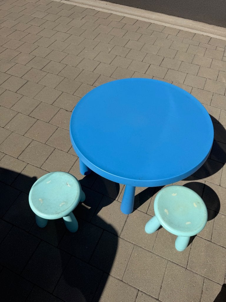 Table bleue pour enfants, Enfants & Bébés, Enlèvement, Utilisé, Table(s) et Chaise(s)