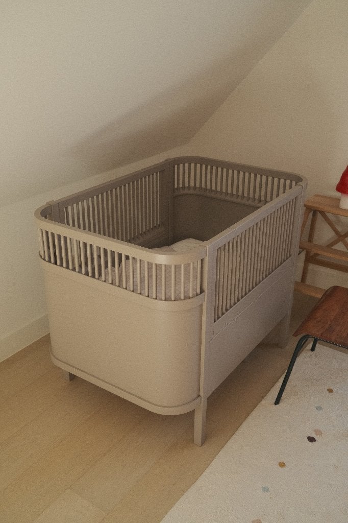 Sebra bedje (beige) in perfecte staat, Ophalen, Zo goed als nieuw, Ledikant