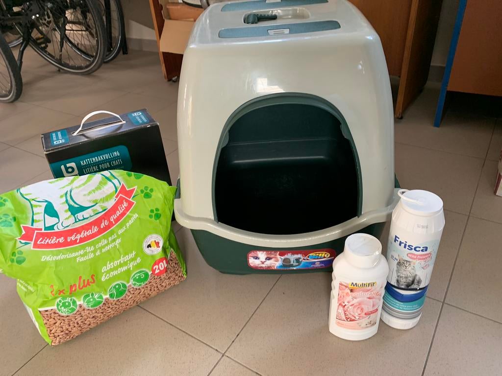 Grote kattenbak met benodigdheden, Ophalen, Zo goed als nieuw