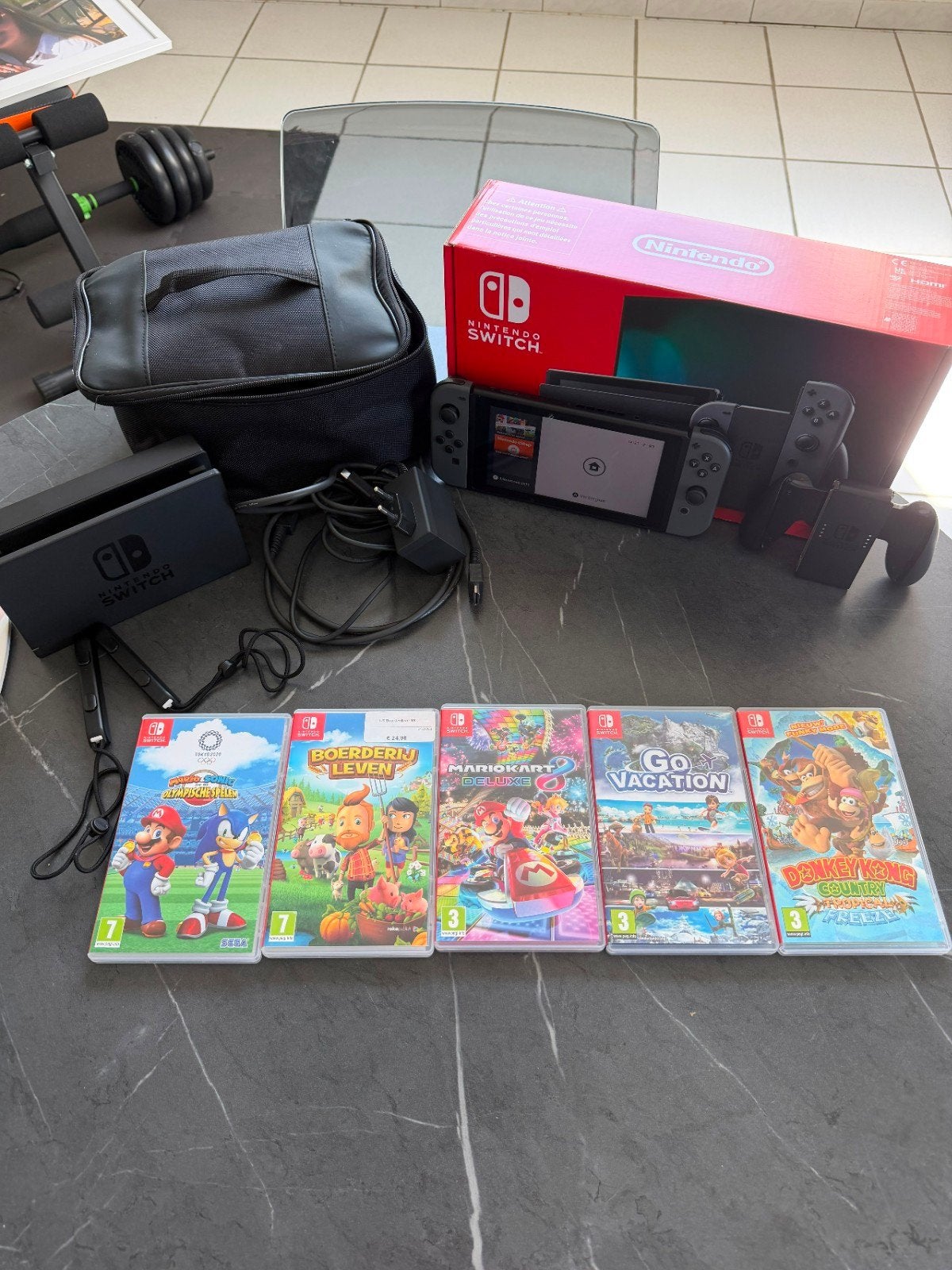 Nintendo Switch V2 + 5 Games + Pro Controller, Games en Spelcomputers, Spelcomputers | Nintendo Switch, Zo goed als nieuw, Met games