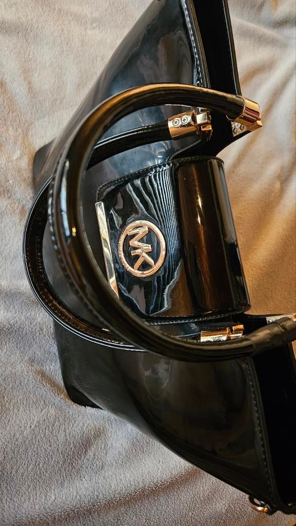 Sac Michael Kors, Enlèvement