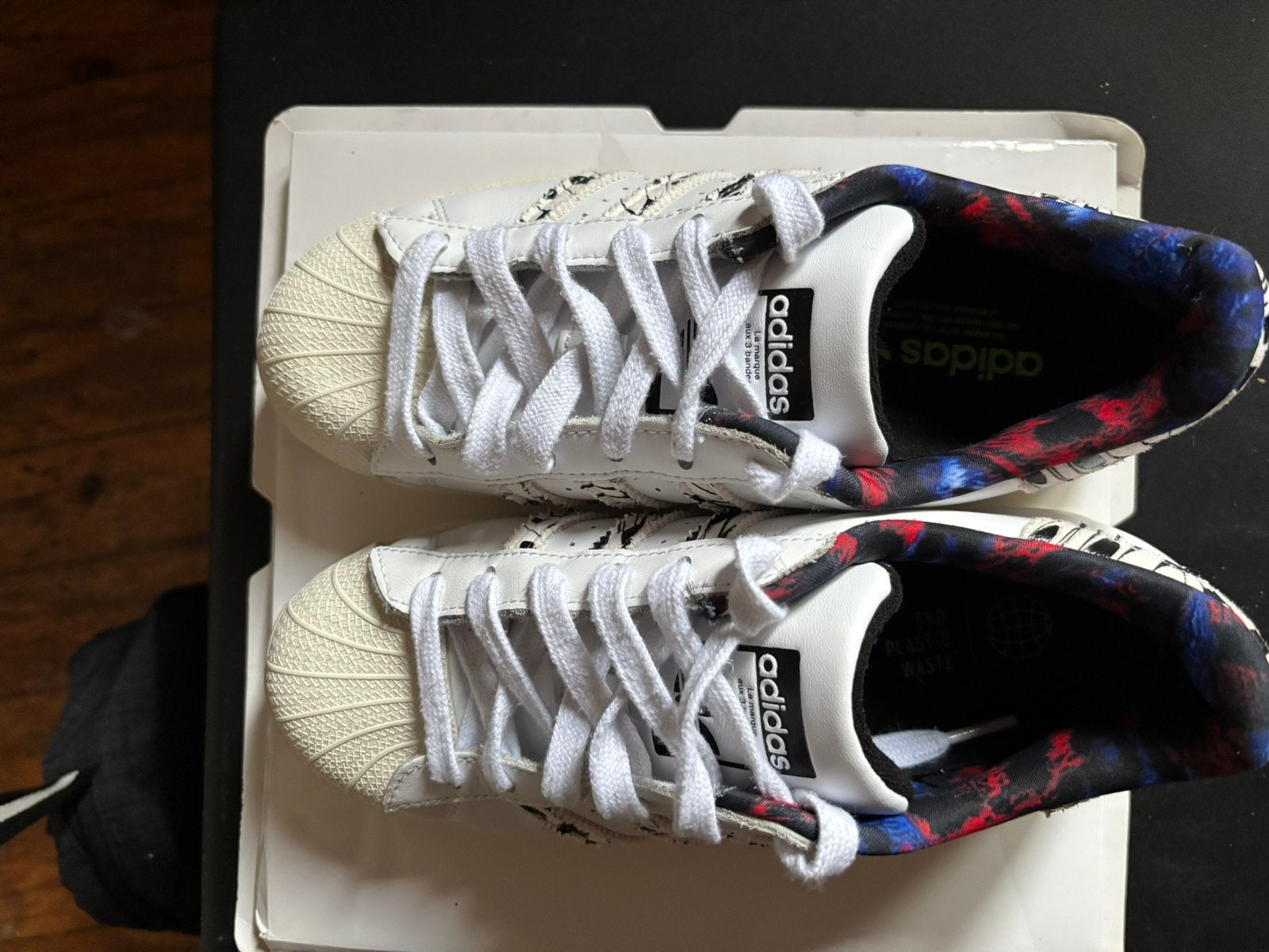 Chaussures pour femme, adidas blanches à motif, Vêtements | Femmes, Comme neuf, Enlèvement, Blanc, Chaussures basses