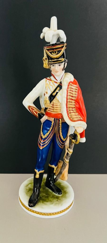 Figurine en porcelaine AK Kaiser Junot officier napoléonien, Enlèvement