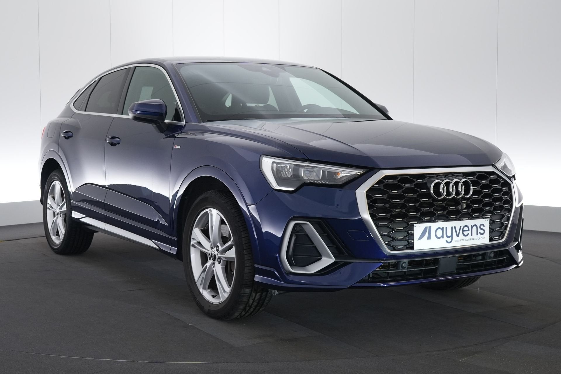 (2CEZ234) AUDI Q3 SPORTBACK, Auto's, Gebruikt, Blauw, Plug-in hybride, 5 zetels