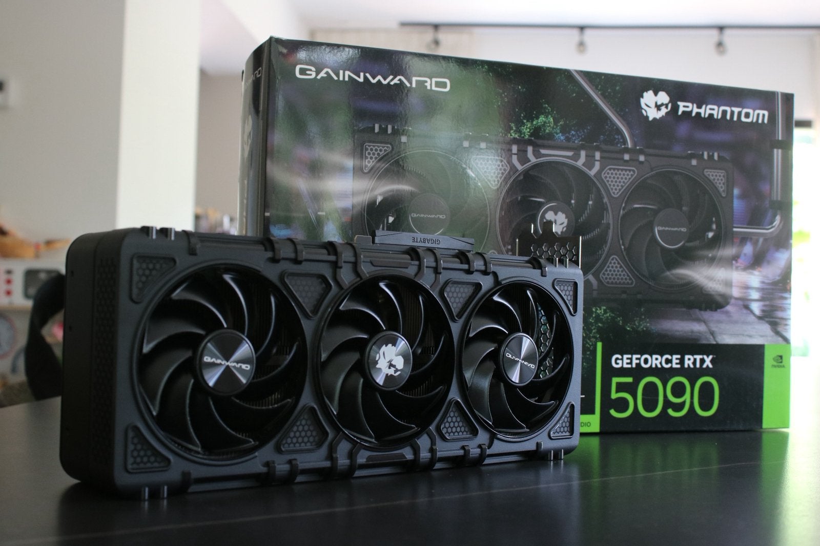 Gainward Phantom Geforce RTX 5090, Computers en Software, Videokaarten, Ophalen, Zo goed als nieuw