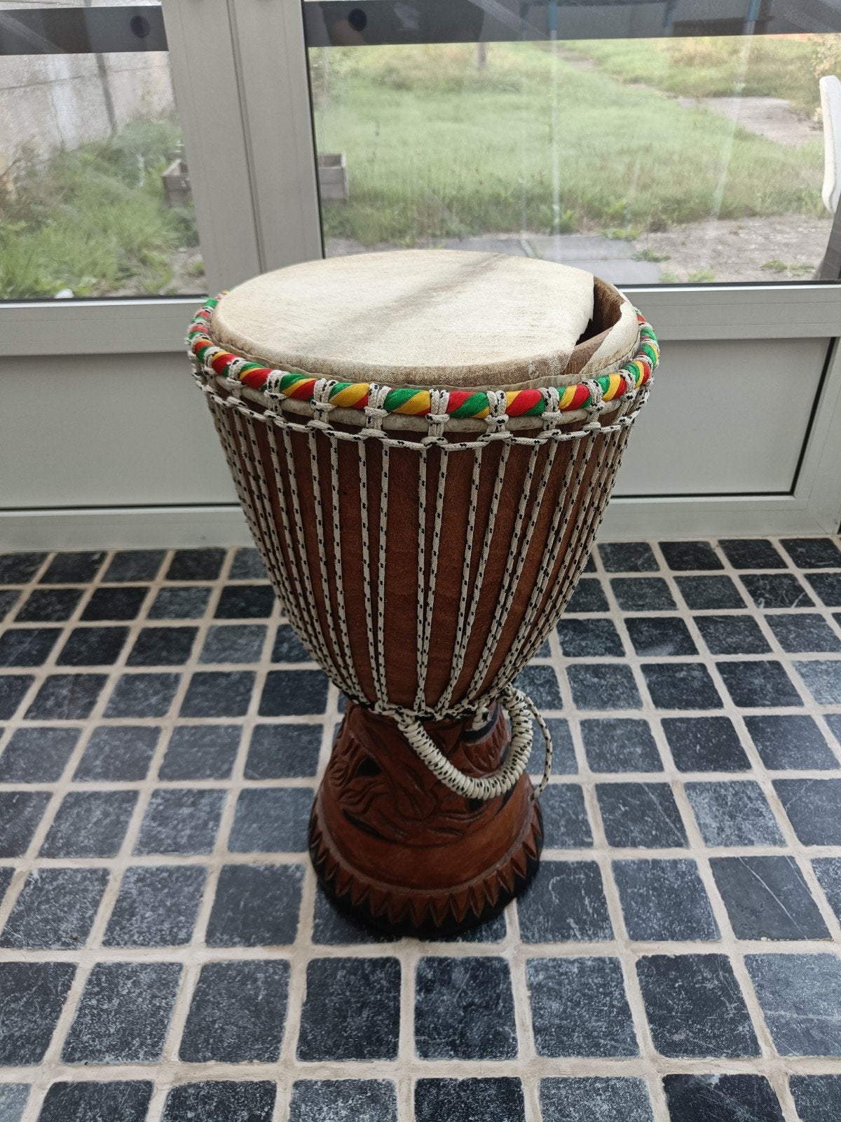 Djembé, gescheurd vel, gratis op te halen, Enlèvement, Utilisé, Tambour