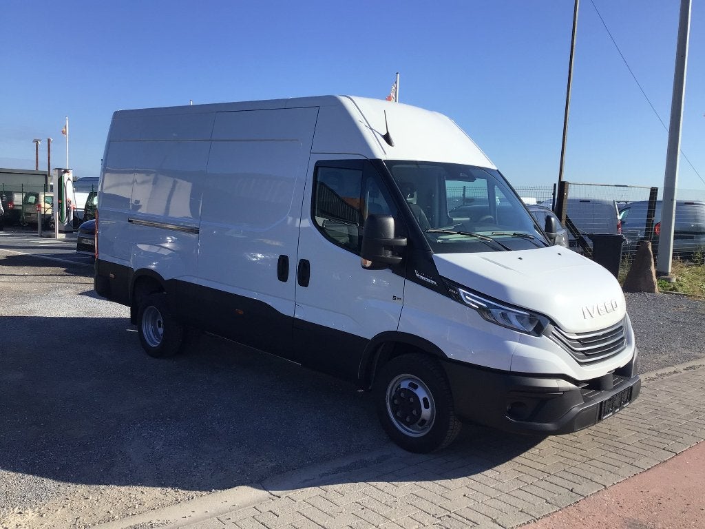 iveco daily l3h2 30hdi 210pk 2026 50km dubbel/wielen 36950e, Autos, Achat, Euro 6, Entreprise, Noir