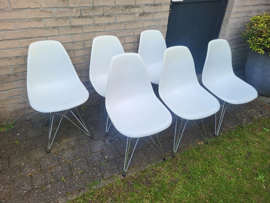 6 chaises blanches avec structure chromée 10€/chaise, Enlèvement