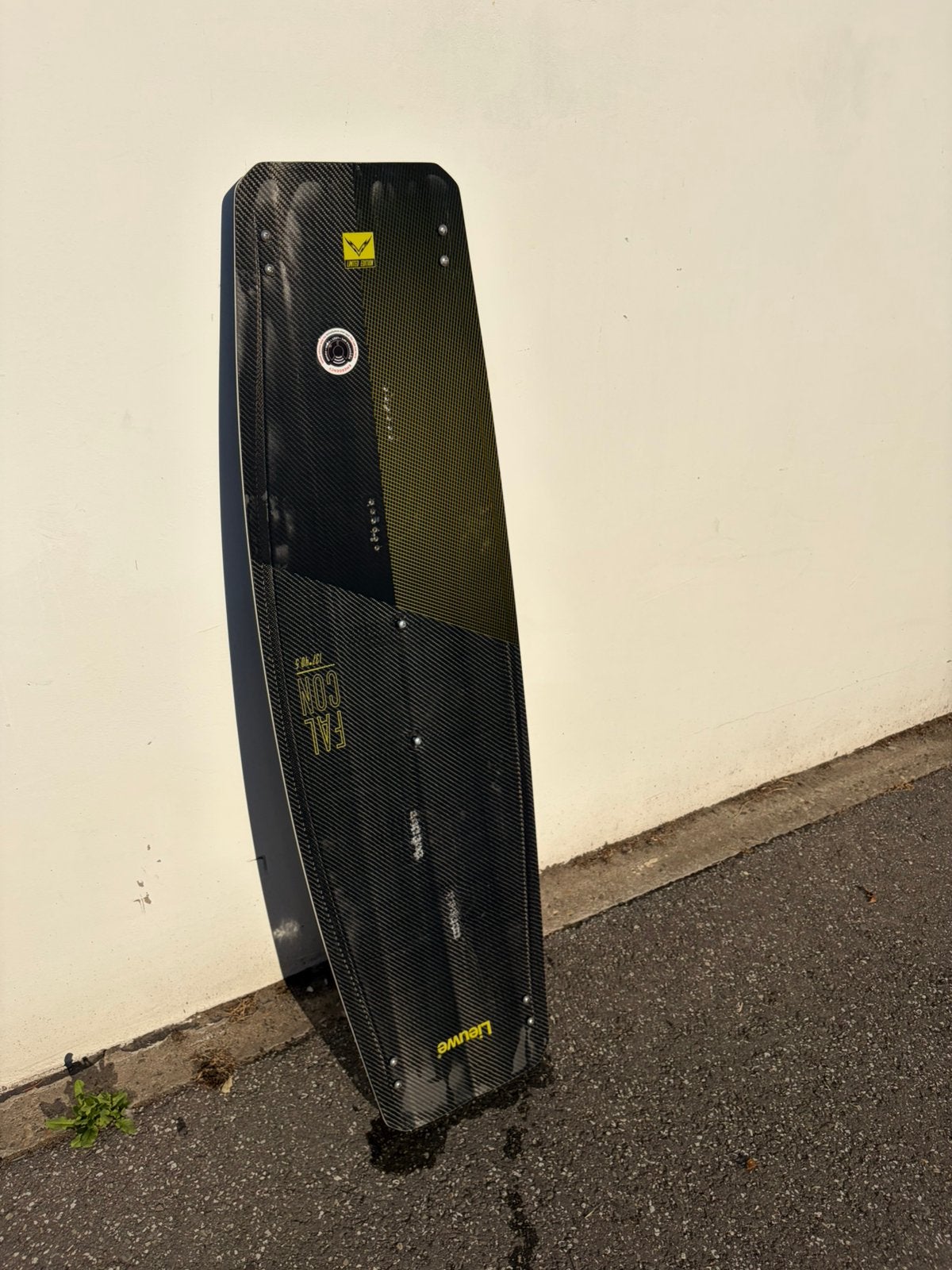 Kiteboard Lieuwe Falcon 137*40.5, Double astuce, Enlèvement, Comme neuf, Planche de kite