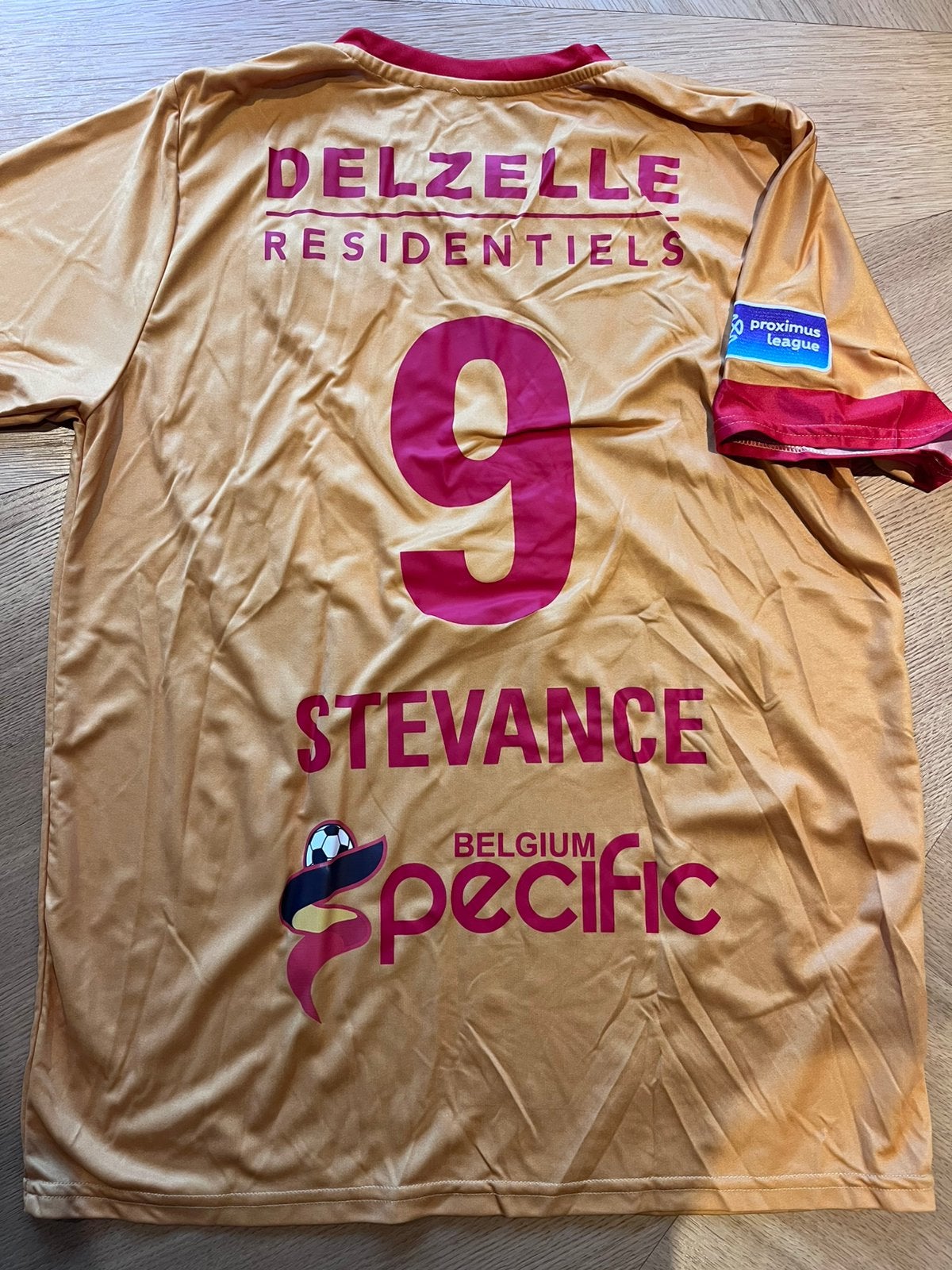 Matchworn & gesigneerd shirt AFC Tubize, Verzamelen, Sportartikelen en Voetbal, Verzenden, Zo goed als nieuw, Shirt