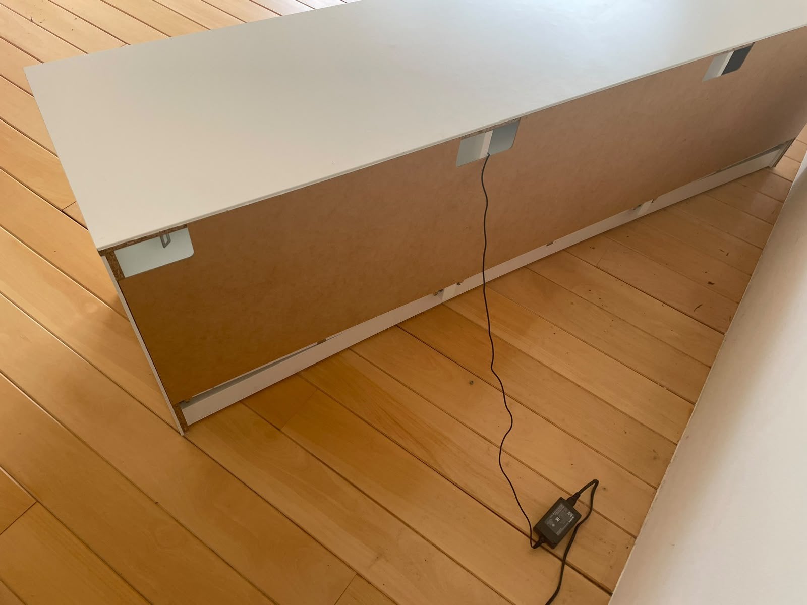 Meuble TV BRIMNES blanc en bon état, 180  41  53 cm, Maison & Meubles, 25 à 50 cm, Moins de 100 cm, 150 à 200 cm, Comme neuf