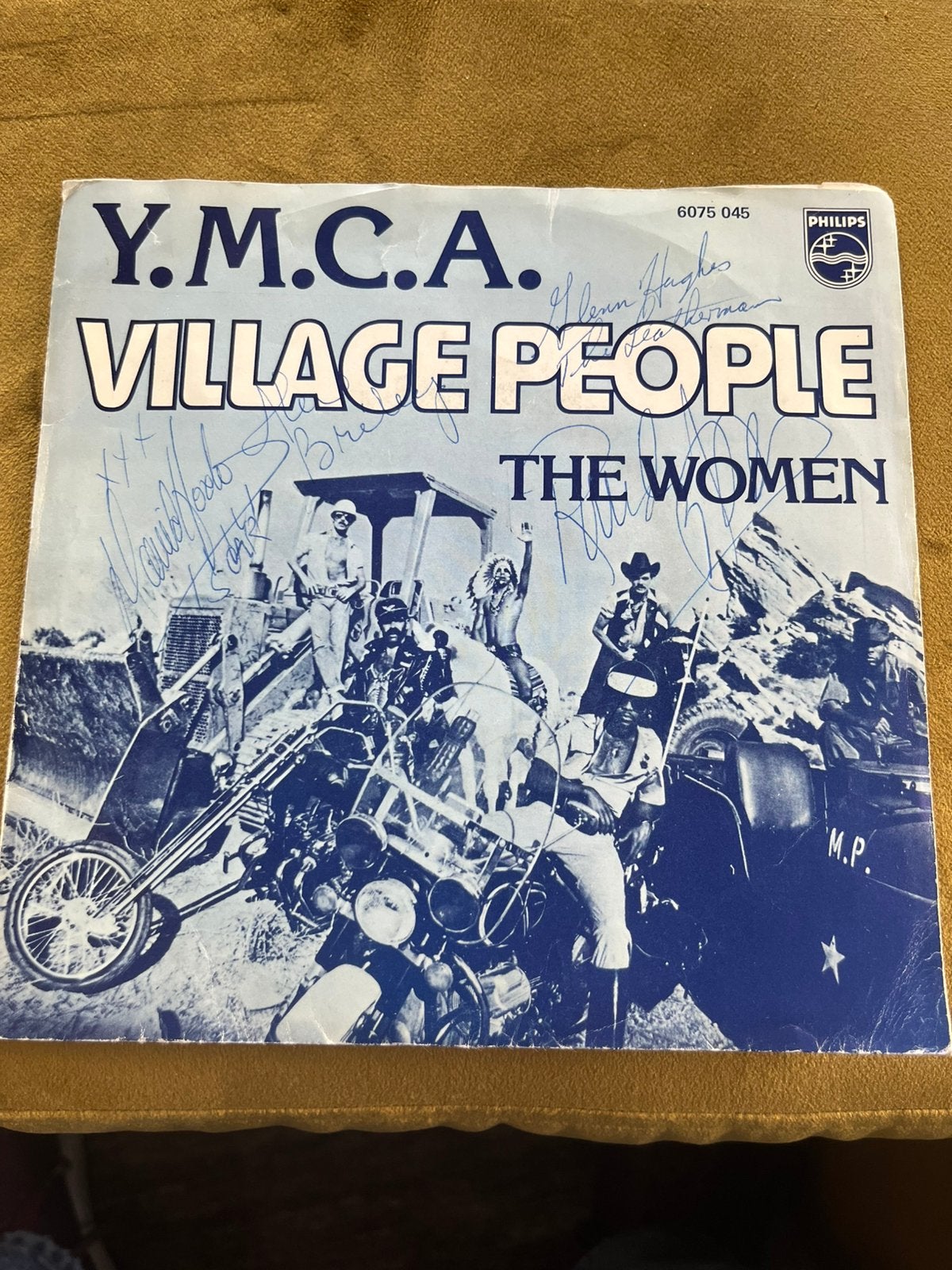 village people ymca singel met handtekeningen, Ophalen of Verzenden, Gebruikt
