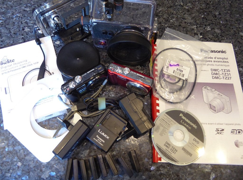 Panasonic Lumix TZ30 (2x) + caisson Ikelite–Ensemble complet, Panasonic, Enlèvement ou Envoi, Chargeur, Utilisé