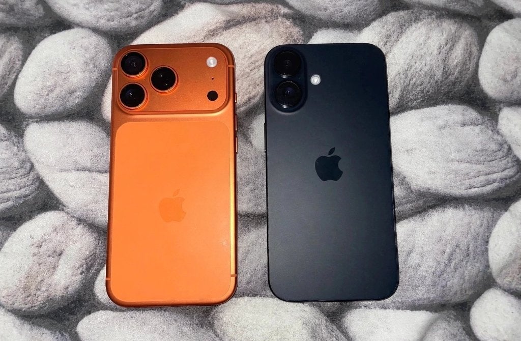 iPhone 17 Pro et iPhone 16 avec écran endommagé et fissuré, Télécoms, 256 GB, IPhone 16, Enlèvement, Utilisé
